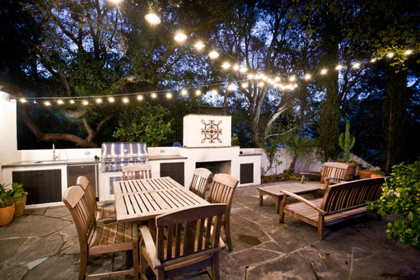 Outdoor-Patio-String-Lights-21-1-Kindesign